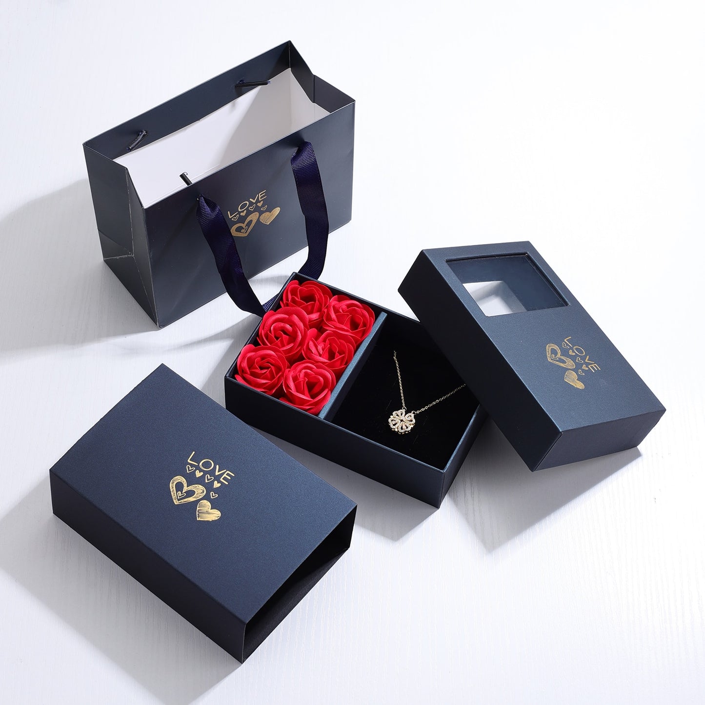 Rose Gift Box Four -leaf Grass Necklace Heart Necklace Cute Four Leaf